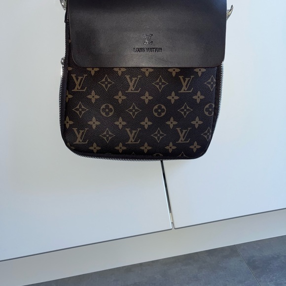 Louis Vuitton Monogram Macassar Magnetic Messenger Bag - Picture 5 of 6